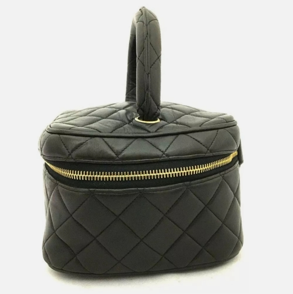 CHANEL Quilted Lambskin Vanity Case - Picture 3 of 10